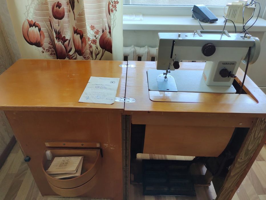 Продам швейную машинку Чайка