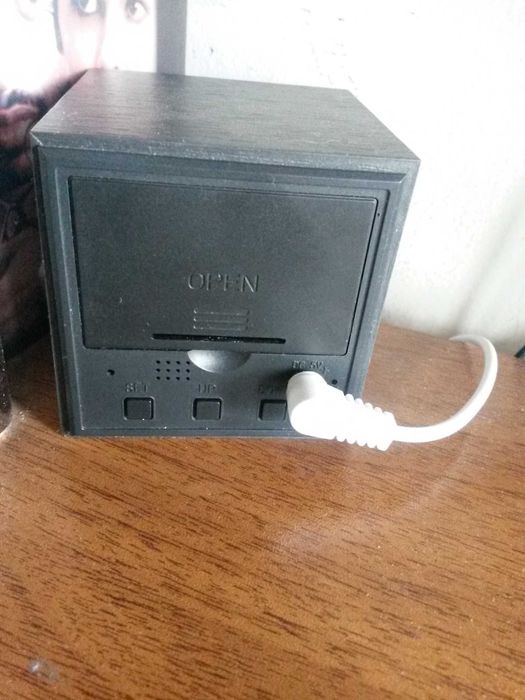 Дигитална станция часовник, темп., аларма, календар