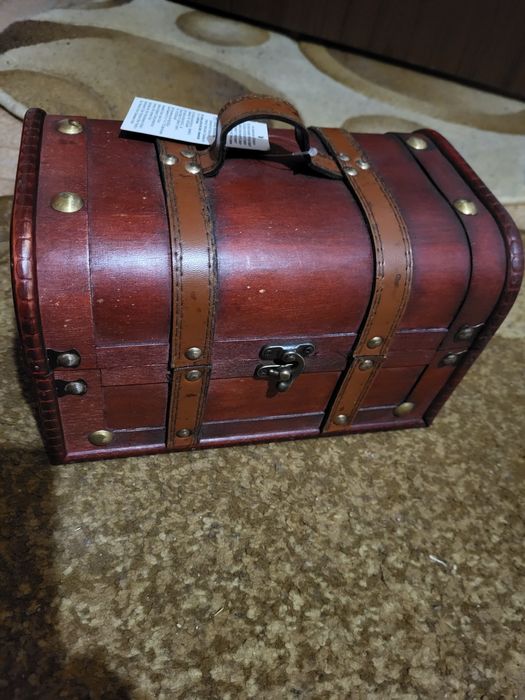 Vand doua cutii de bijuterii rustice noi