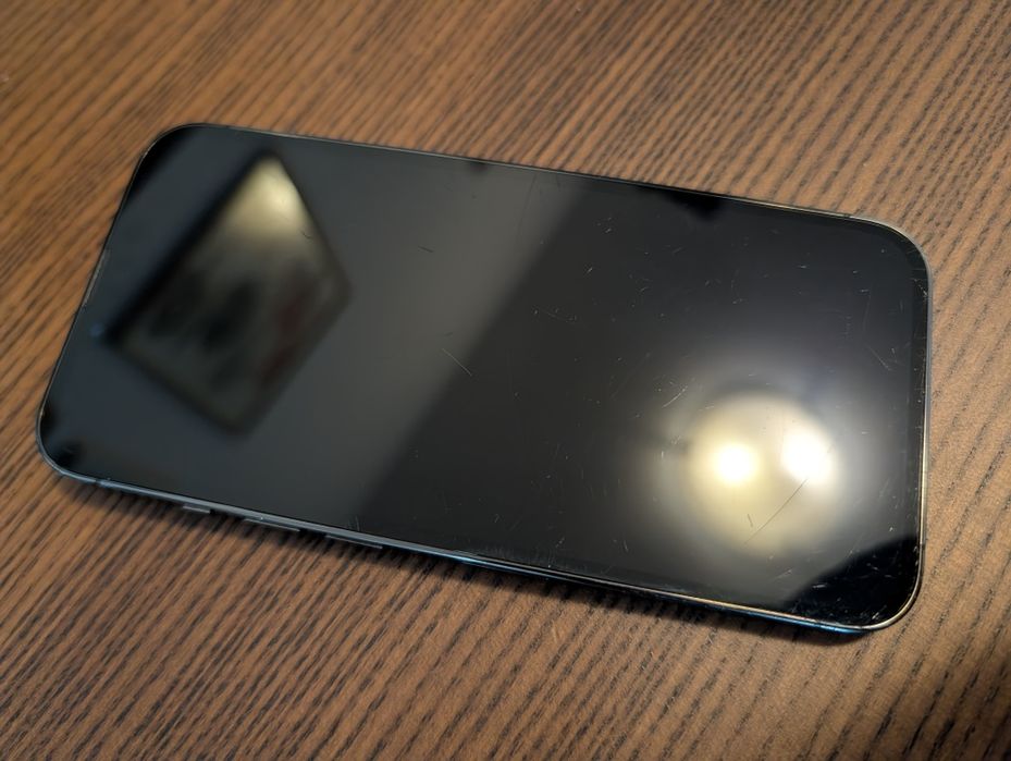 iPhone 13 pro 256 GB space grey в много добро състояние. С кутията.