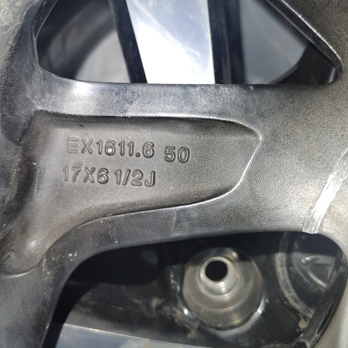 Продаю срочно  Автомобильные диски на 17