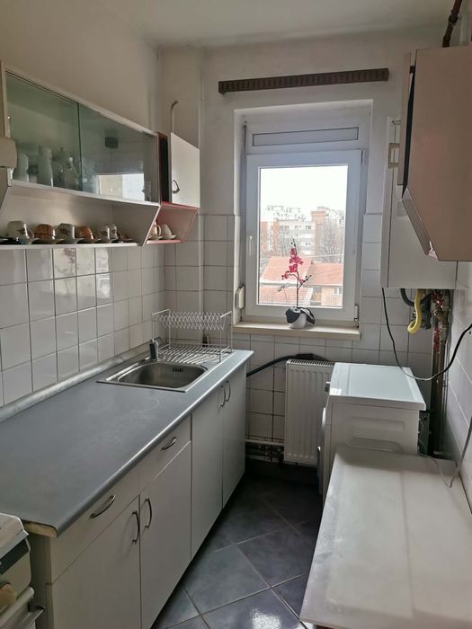 Închiriez apartament cu 3 camere