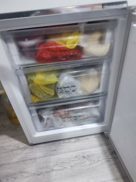 Срочно продаёться холодильник Самсунг.