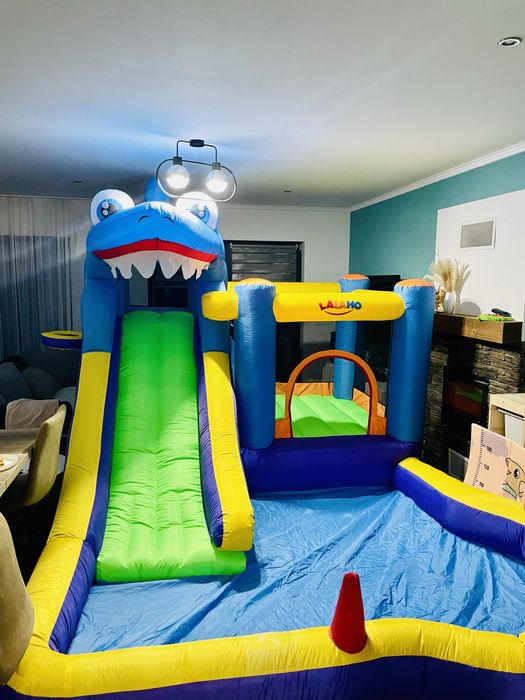 De închiriat tobogane gonflabile