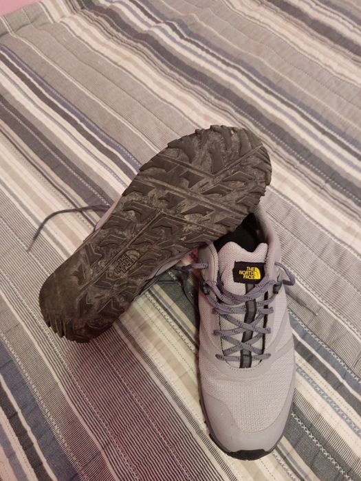 North face  маратонки 47номер