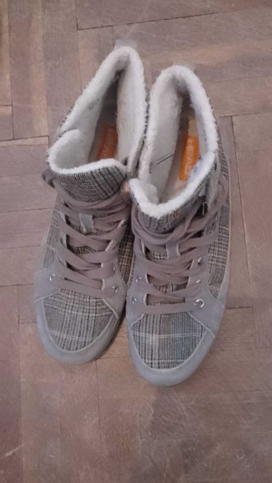 Маратонки Bershka  и Head