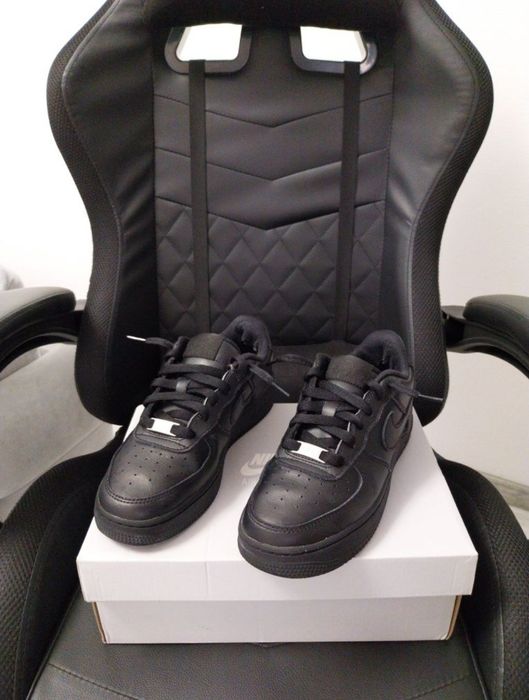 Vând Nike Air Force 1, noi, cu eticheta. Potriviti pentru orice outfit