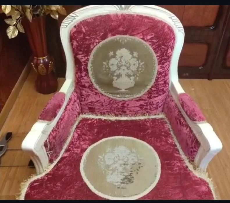 Продам диван и два кресла