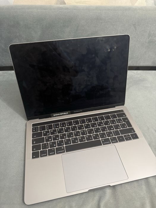 Продам макбук про 2017 года