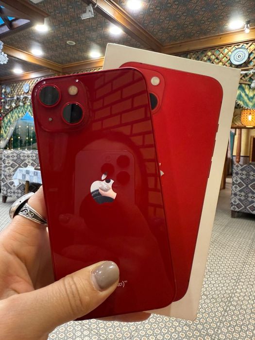 Айфон 13 красный