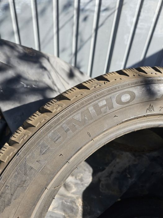 Резина зимняя 215/55 R17