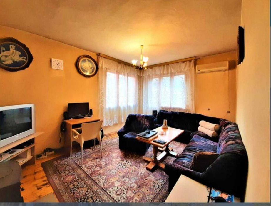 Собственик продава двуетажна къща в гр.София ,кв.,,Бояна”