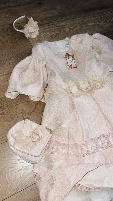 Много красива рокля