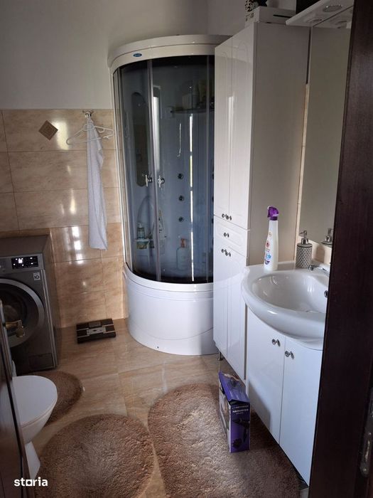 Casa cu etaj la Hudum