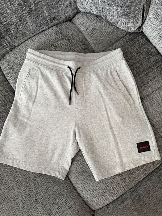 Pantaloni Scurti Barbati Hugo  L  10/10 Pret : 69 lei