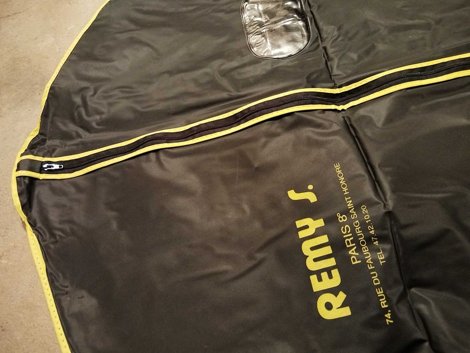 2 броя предпазни калъфи за дрехи