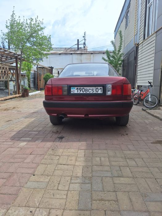 Продам машину Audi B4 сидан. Обьем 1и6 бензин.