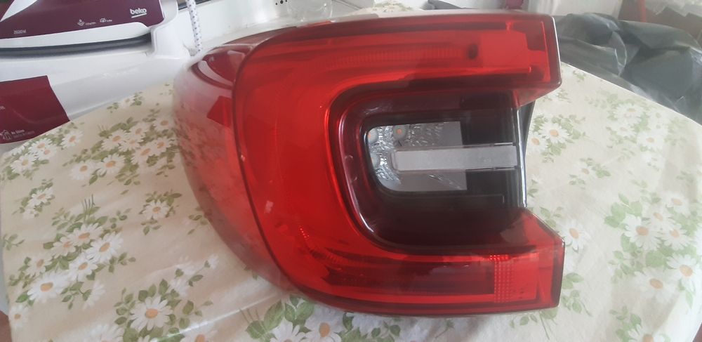 Lampă stânga stop frână  Renault Kadjar cu defect lumină frână