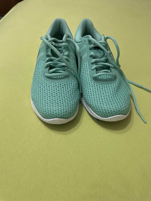 Маратонки NIKE Revolution 4 НОВИ