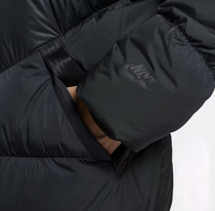 Продам пуховик Nike
