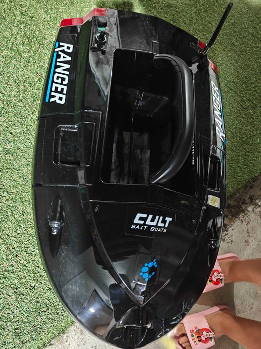 Продавам лодка за захранка Ranger Cult ( Skarp) + 2х Li-on батерии 3S