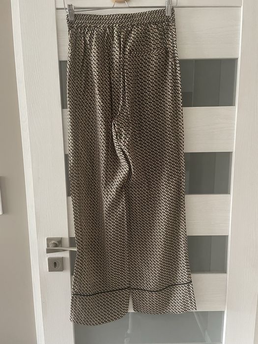 Всекидневен “пижамен” сет на H&M edition