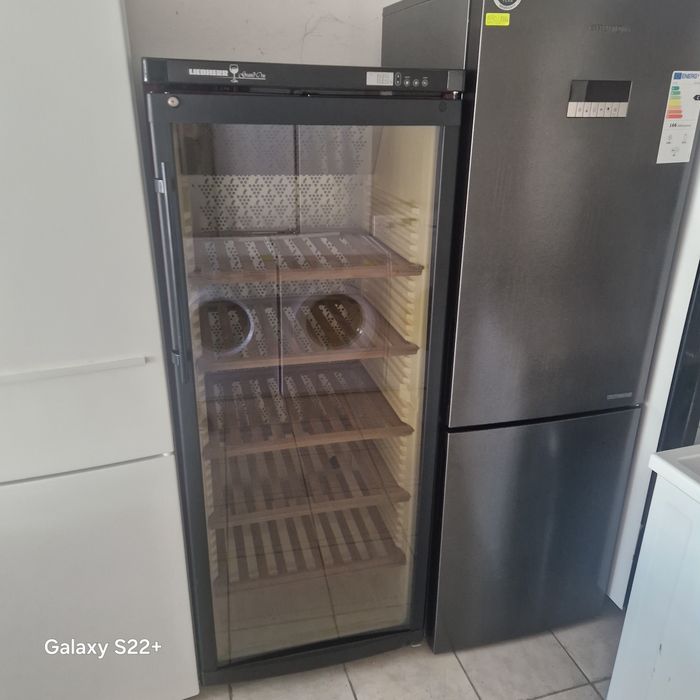 Витрина за вино LIEBHERR