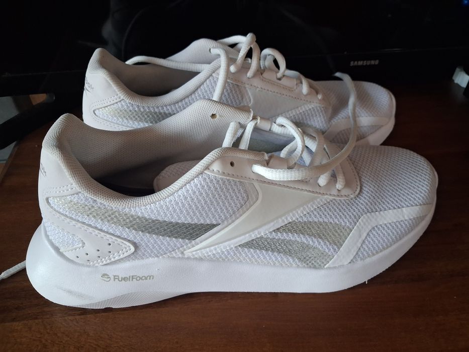 Продавам обувки Reebok