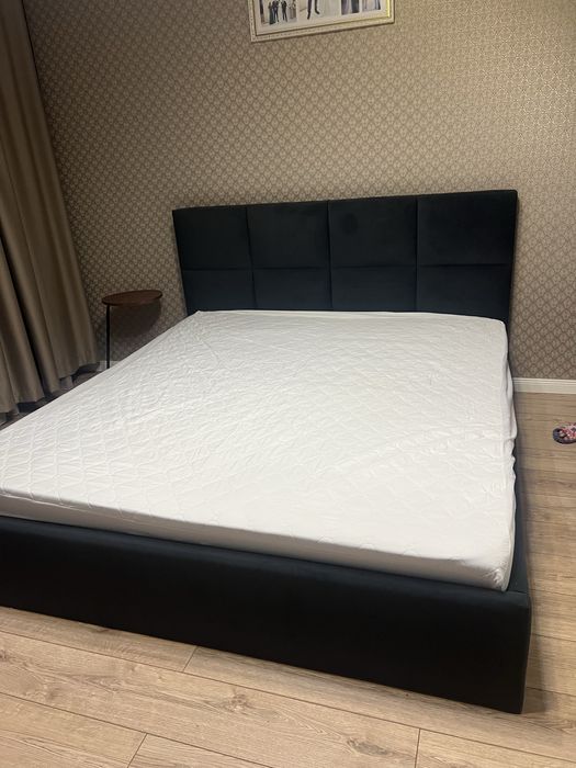 Кровать с матрасом