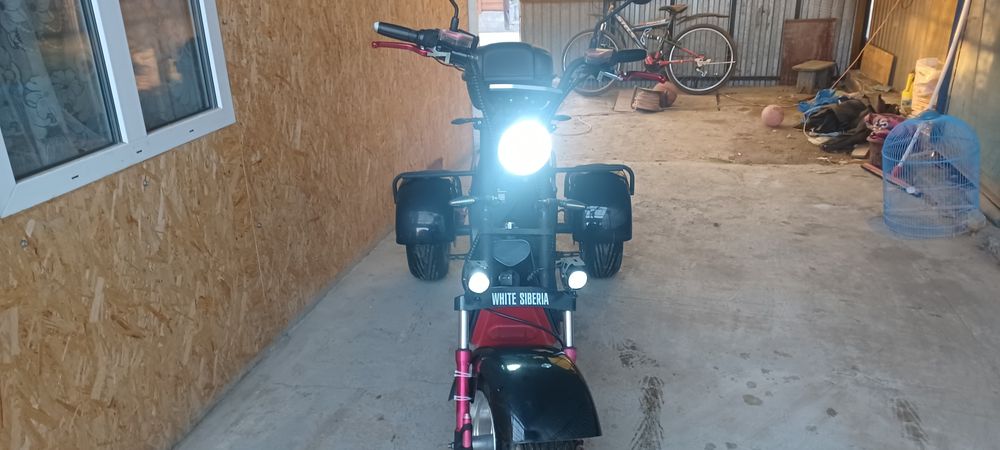 Электроскутер White Siberia.