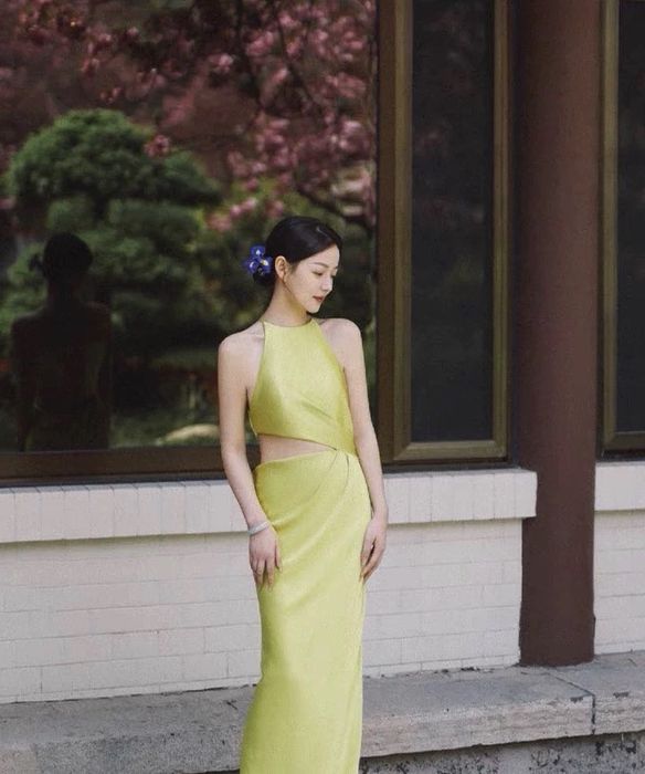 Вечернее платье в оливковом цвете