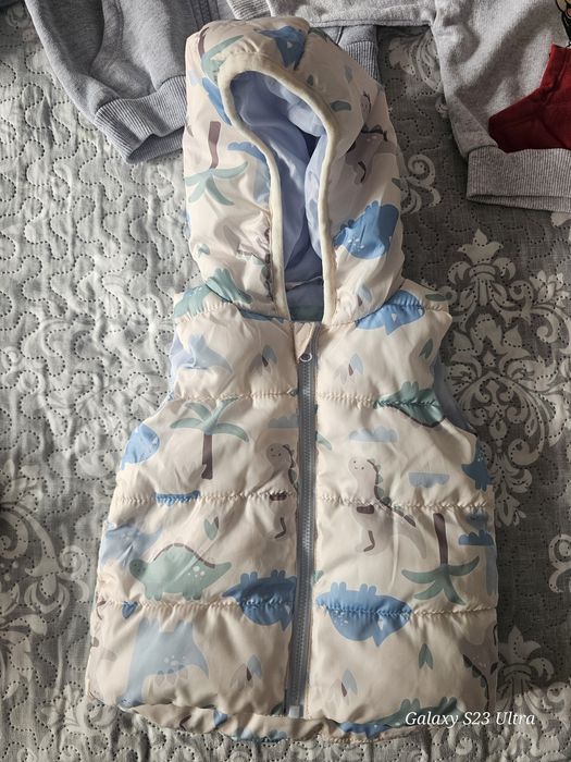 Дрехи за бебе 6-9м. Яке, елек комплект, боди