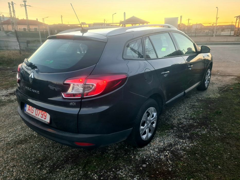 Renault Megane-1.5 Dci an 2012-110 cp 6+1 trepte-panorama-nr rosii