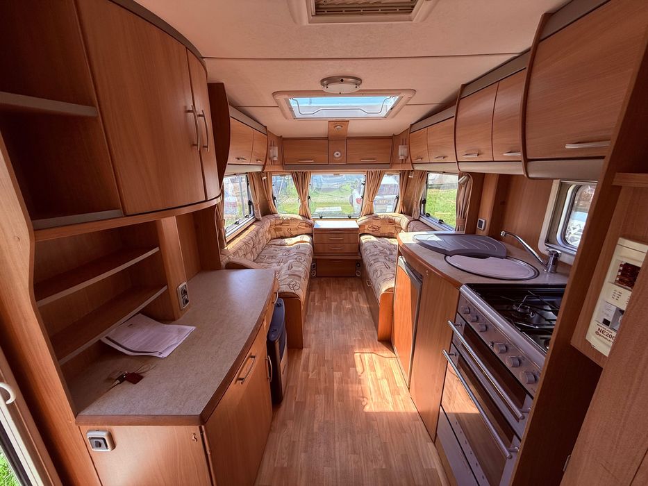 Rulota Swift Challenger 2006 Neinmatriculata Cabina dus geamuri incastrate Off Camping Boiler gaz