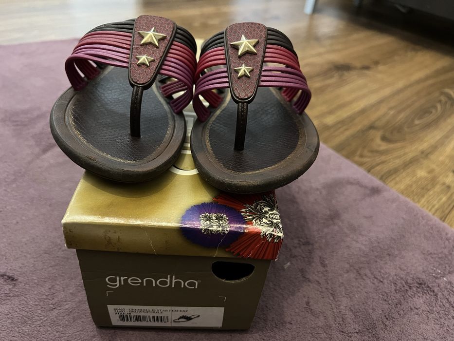 Slapi Grendha culoare maro roz/mov marime 38 - potrivit 37