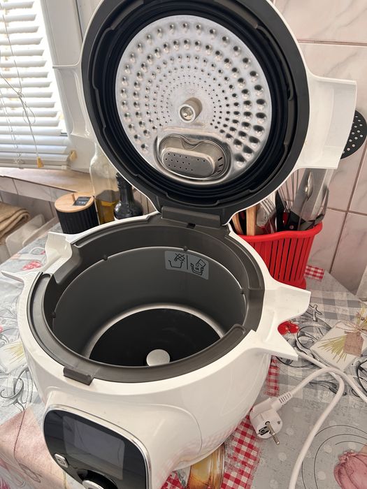 Multicooker inteligent cu gatire sib presiune Tefal, stare foarte buna