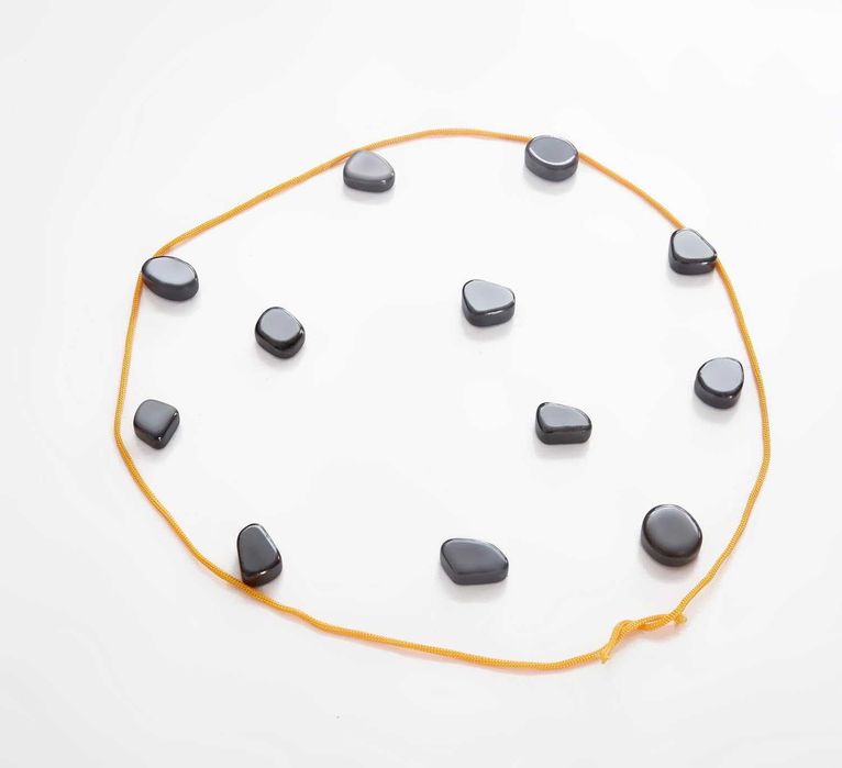 Хит! Магнитна семейна настолна игра с магнитни камъчета и въже (9+)