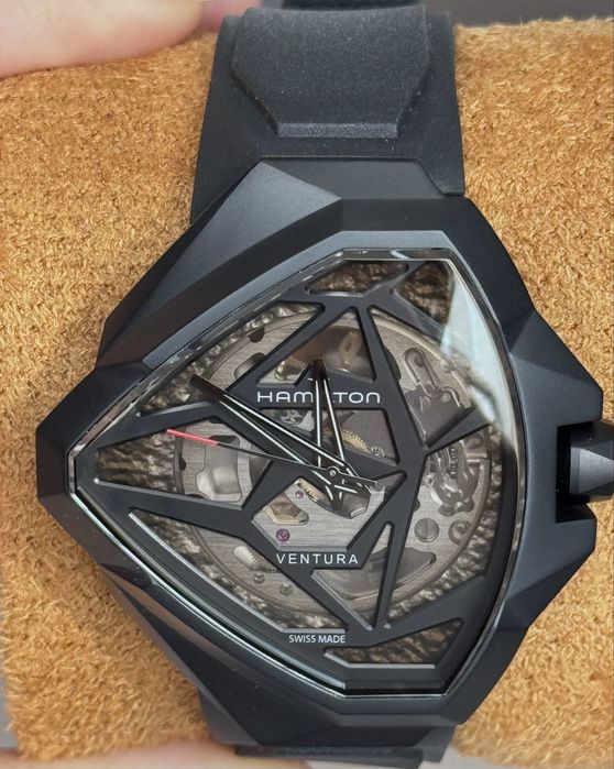 HAMILTON Ventura Edge Skeleton H24645330 часовник