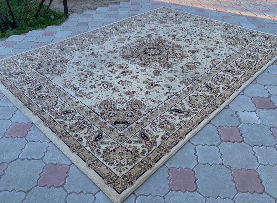 Продается ковер, размер 2,5*3,5