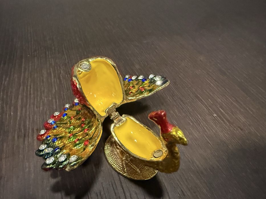 Кутийки за съхранение на бижута във формата на кон и паун