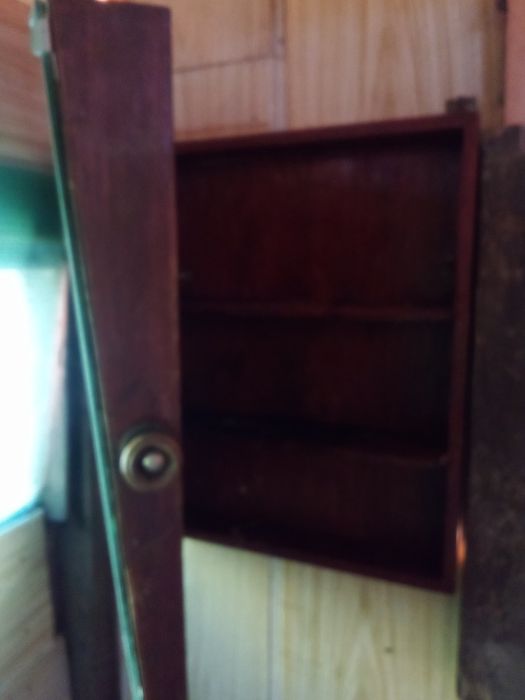 Продавам старинен шкаф Варна Център запазен