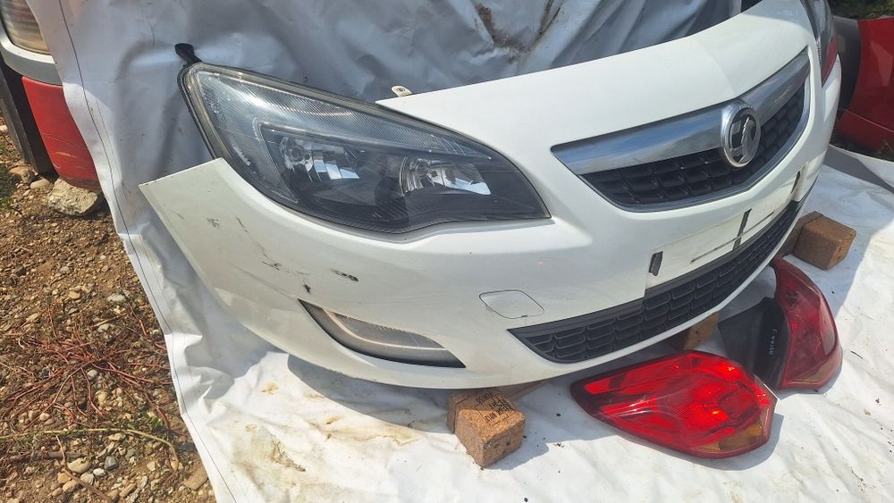 Bara fata opel astra j faruri triple proiectoare tragar aripa