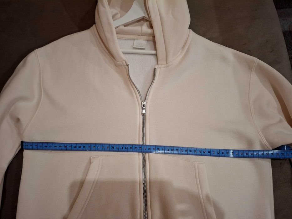 Продавам суитшърт Zara