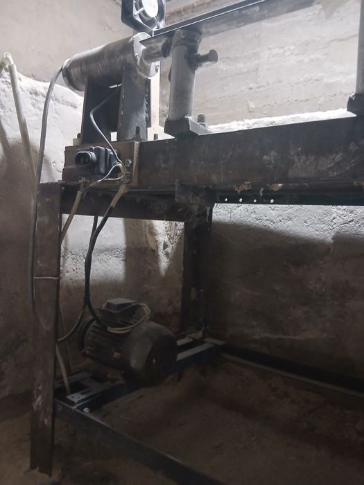 Токарный станок для обработки дерева