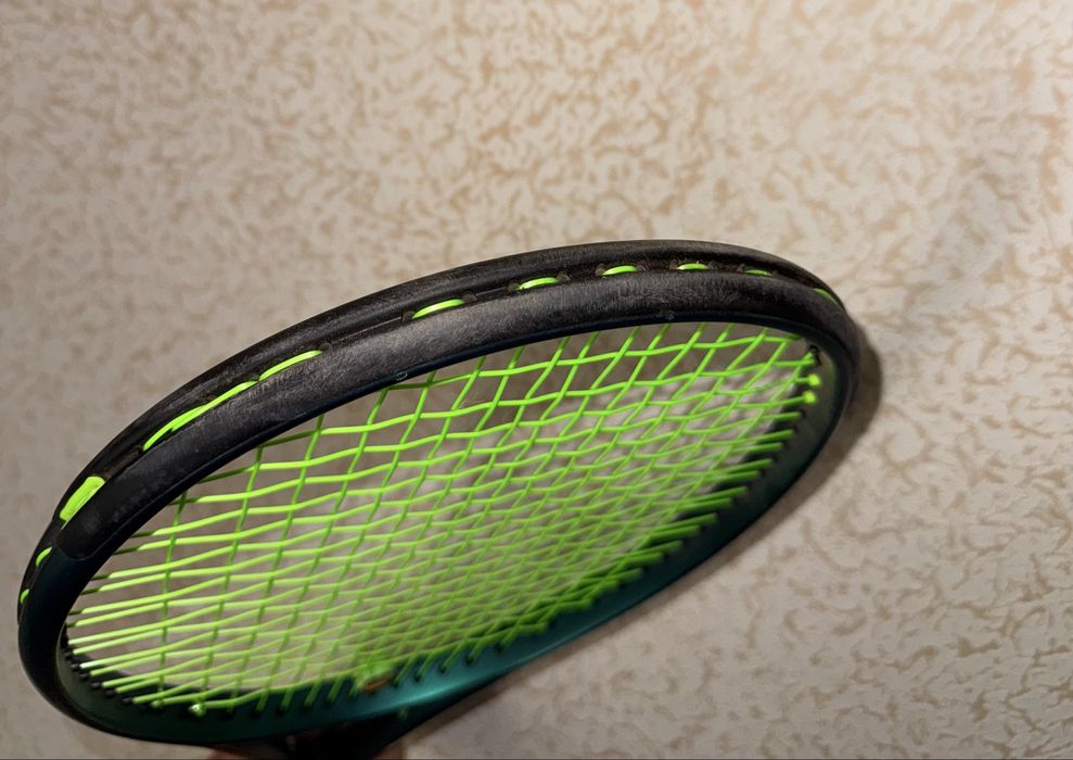 Wilson blade 100 v9 300g [size 4]