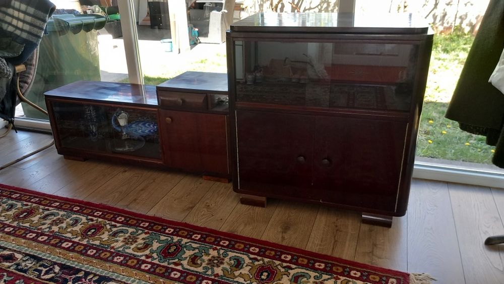 Mobilier living vintage – vitrină și comodă, stare bună