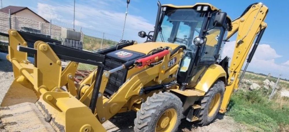 Închiriere Buldoexcavator Caterpillar 428 | Servicii Profesionale/ Parcuri  fotovoltaice