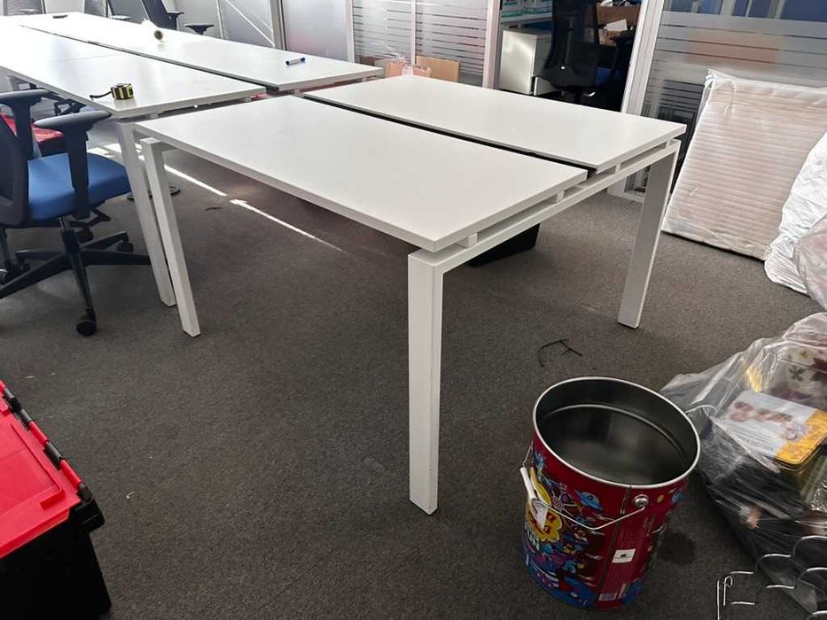 Квадратен офис бенч с прегради – 260×130×75 см