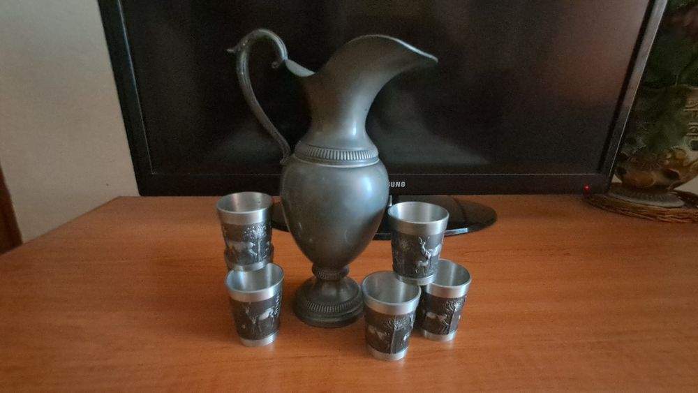Carafa cu sase pahare de tuica , din staniu