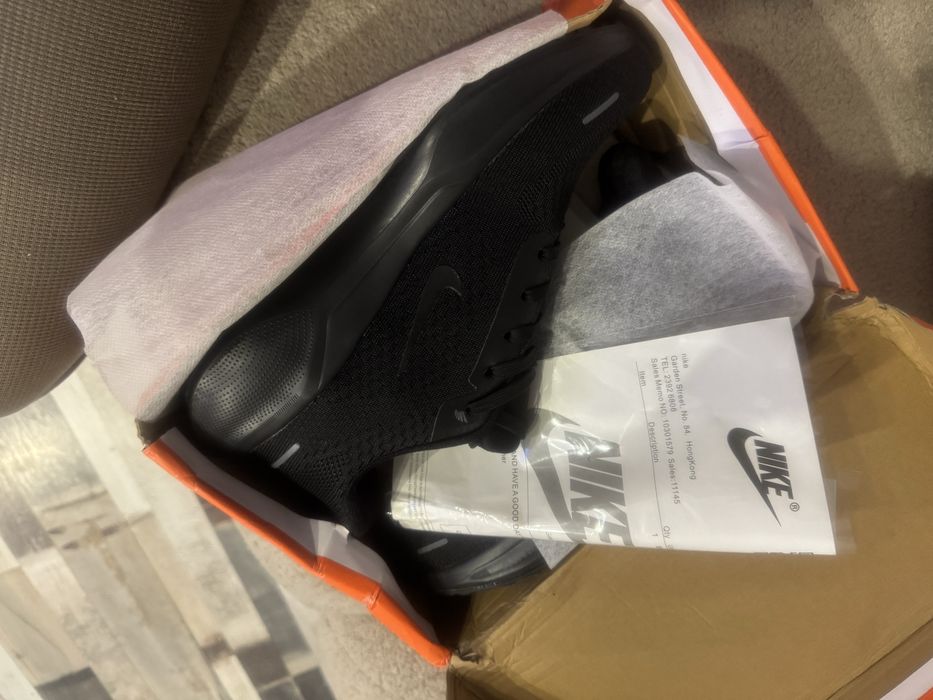 Продам кроссовки NIKE